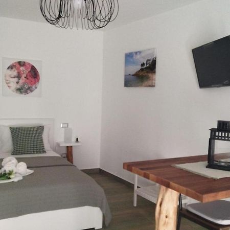 Casa Vacanze Green House 泰拉西尼 外观 照片