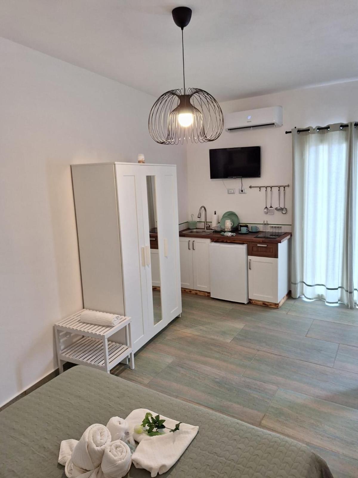 Casa Vacanze Green House 泰拉西尼 外观 照片