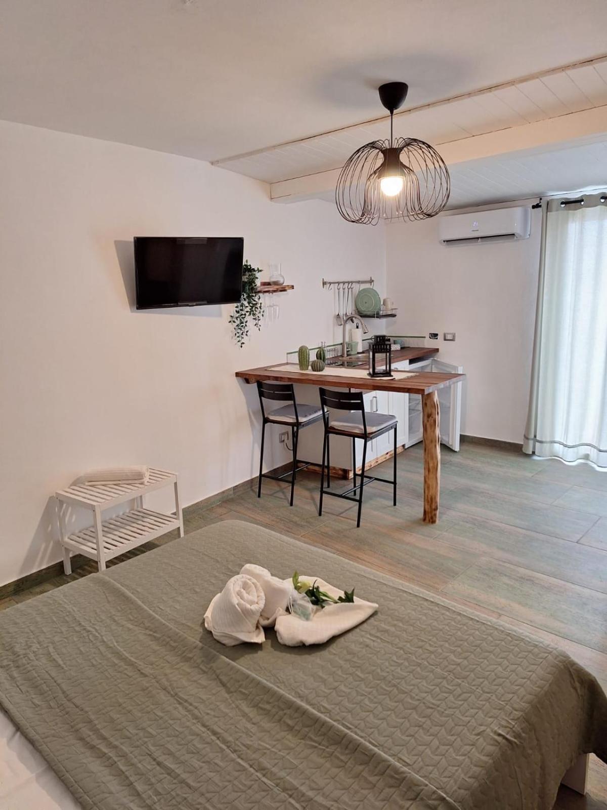 Casa Vacanze Green House 泰拉西尼 外观 照片
