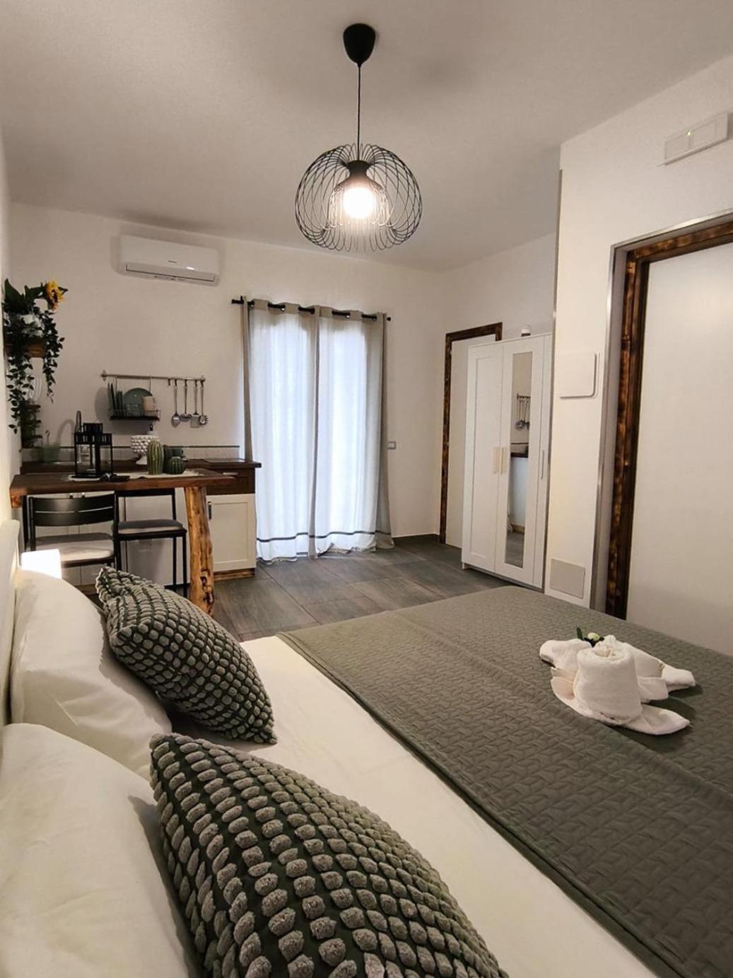 Casa Vacanze Green House 泰拉西尼 外观 照片