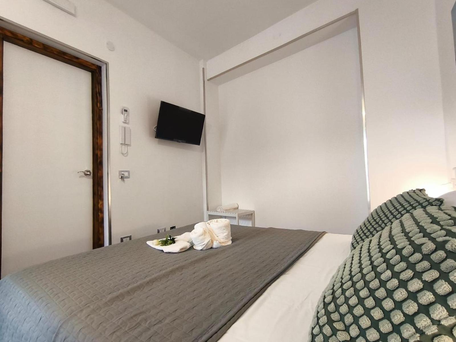 Casa Vacanze Green House 泰拉西尼 外观 照片